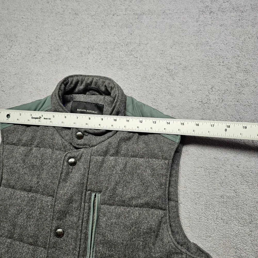 Banana Republic Puffer Vest Mens Small Gray Wool‎ Blend Lined Snap Inside Zip